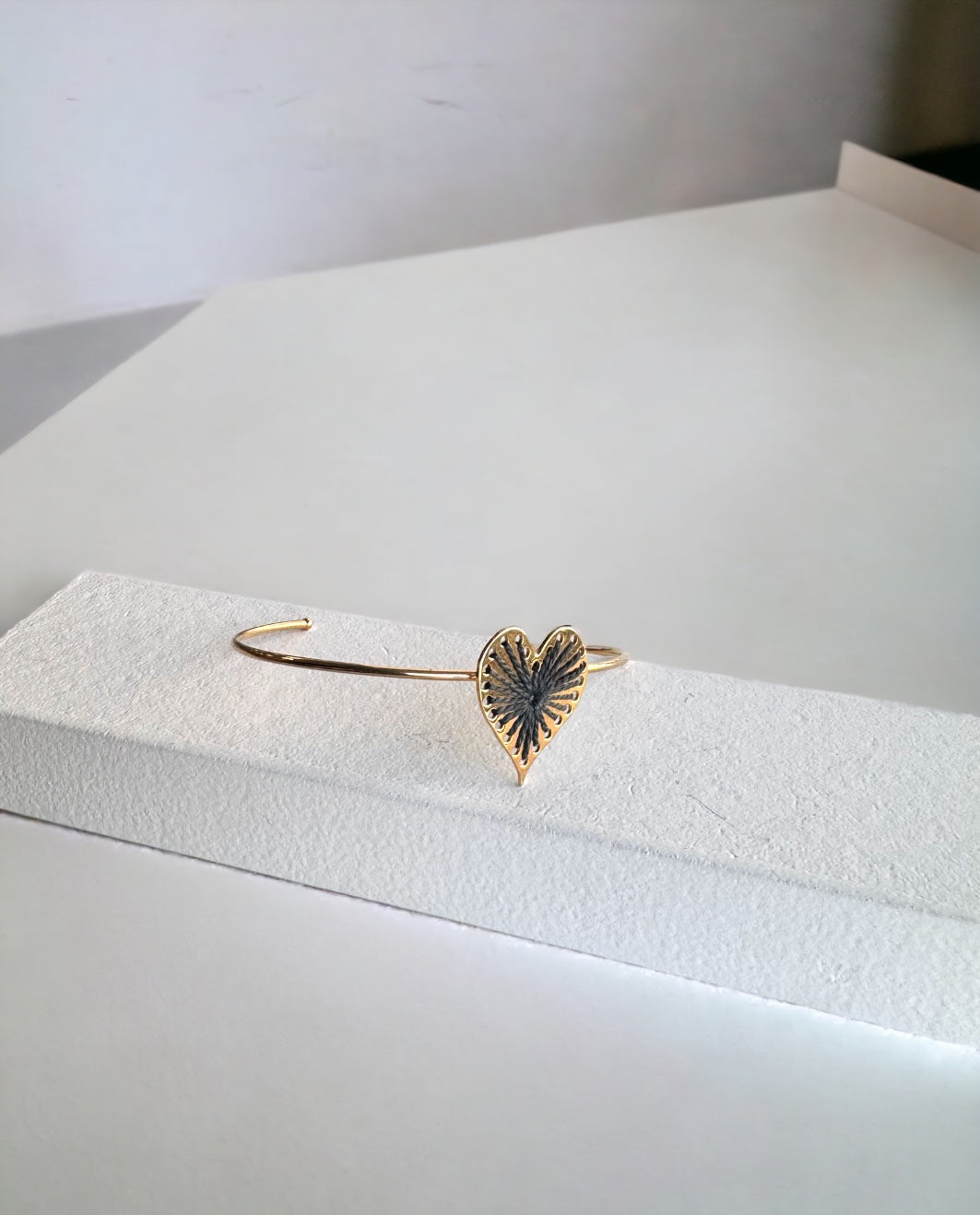 Heartfelt Grove Bangle