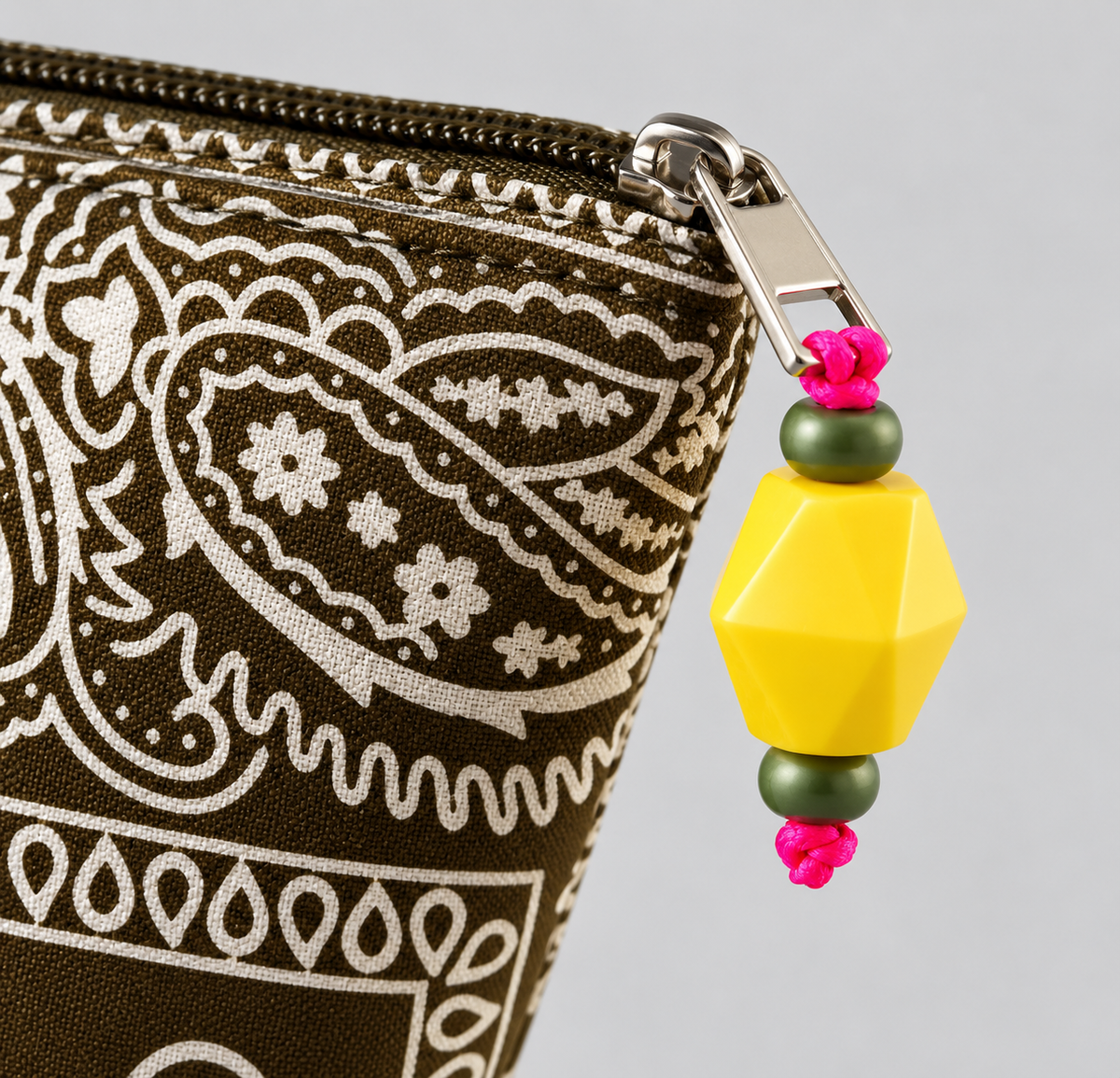 Bandana Beauty Case in Olive Green